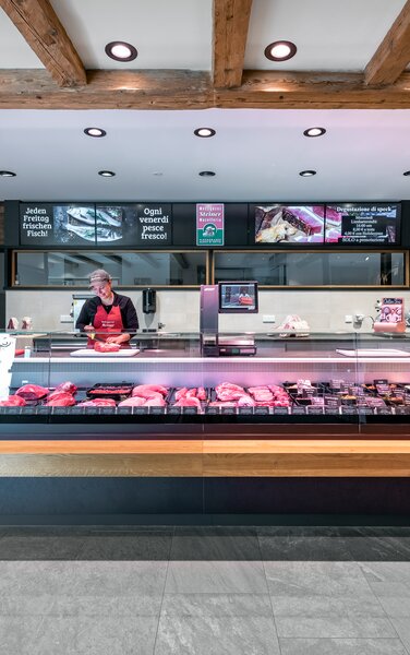Butcher shop from the inside, regional products | © Kottersteger Manuel - Metzgerei Steiner