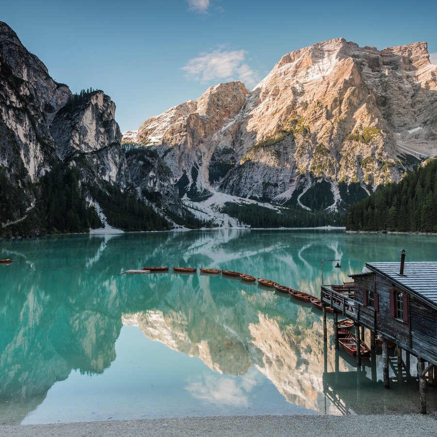 Lake, boats, mountain scenery | © Wisthaler Harald - IDM Südtirol