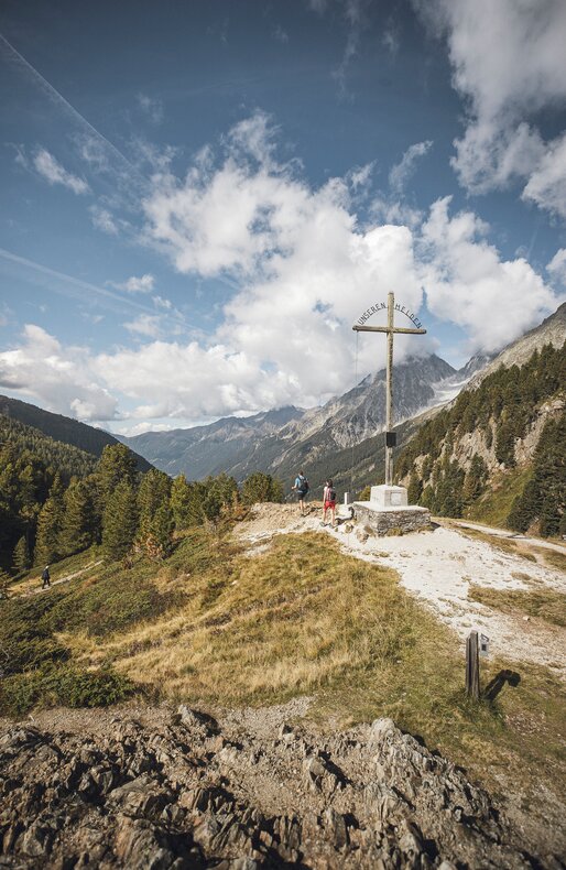 Summit cross, view of the Antholzertal | © Kottersteger Manuel - TV Antholzertal