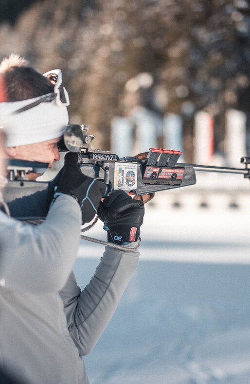Biathlon rifle shooting in the stadium | © Manuel Kottersteger