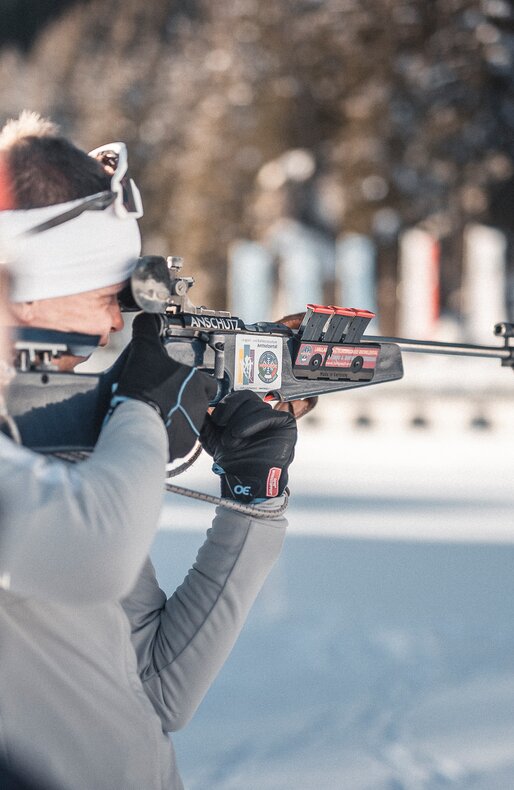 Tiro con fucile biathlon nello stadio | © Manuel Kottersteger