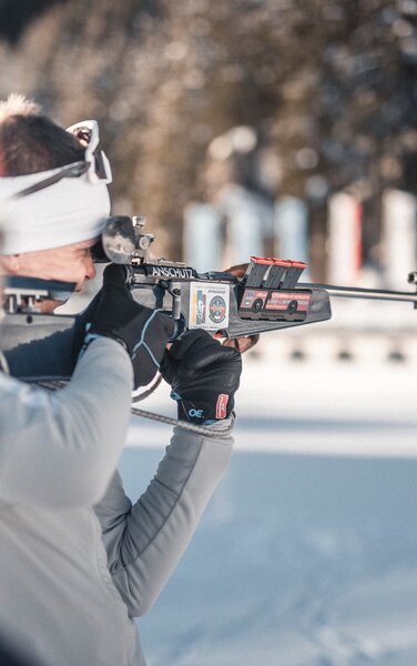 Biathlon rifle shooting in the stadium | © Manuel Kottersteger