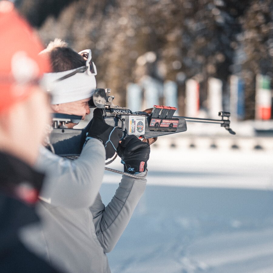 Biathlon rifle shooting in the stadium | © Manuel Kottersteger