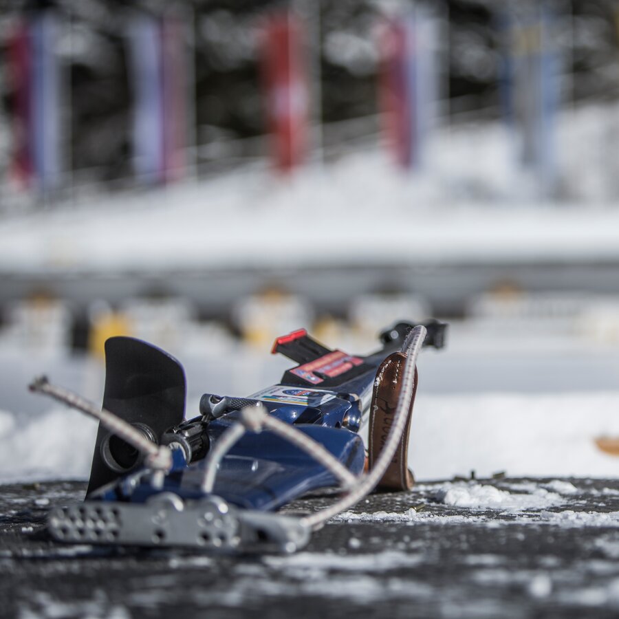 Biathlongewehr im Stadion | © Manuel Kottersteger