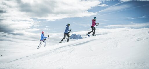 Schneeschuhwandern in Winterlandschaft | © Manuel Kottersteger