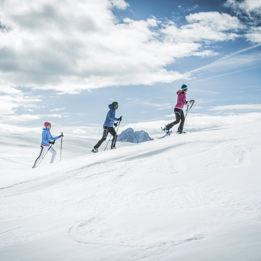 Schneeschuhwandern in Winterlandschaft | © Manuel Kottersteger
