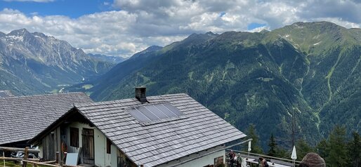 Hut with valley view | © Schuster Barbara