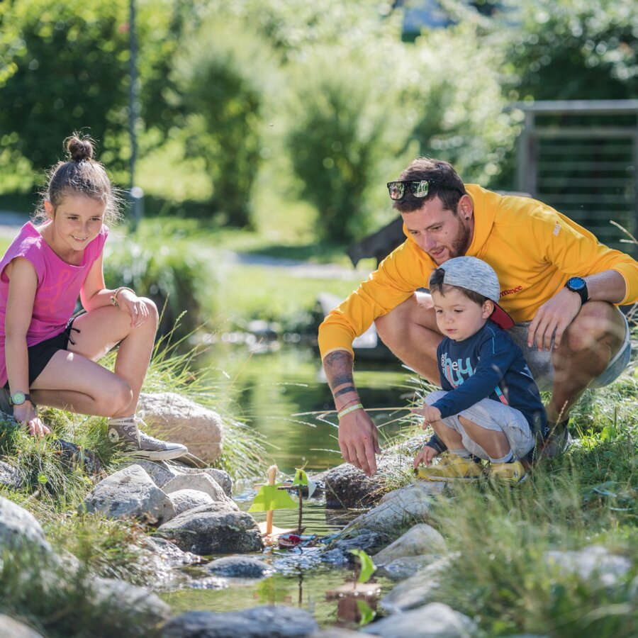 Famiglia nel parco ricreativo | © Wisthaler Harald