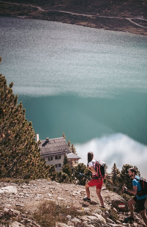 Hike with lake view | © Kottersteger Manuel