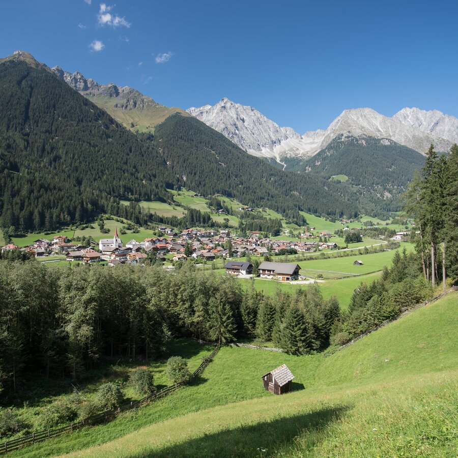 Dorf, Berge, Wald | © Wisthaler Harald