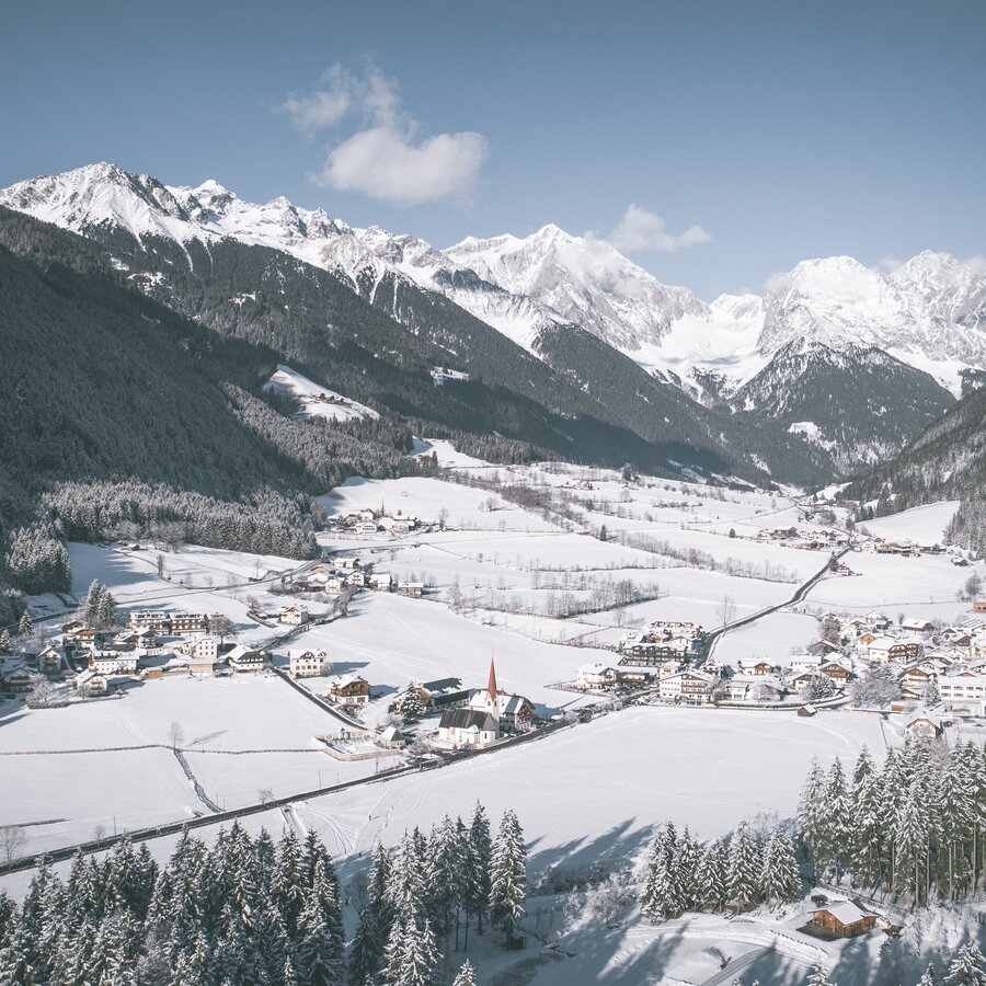 Paese, inverno, neve, vista sulla valle | © Kottersteger Manuel