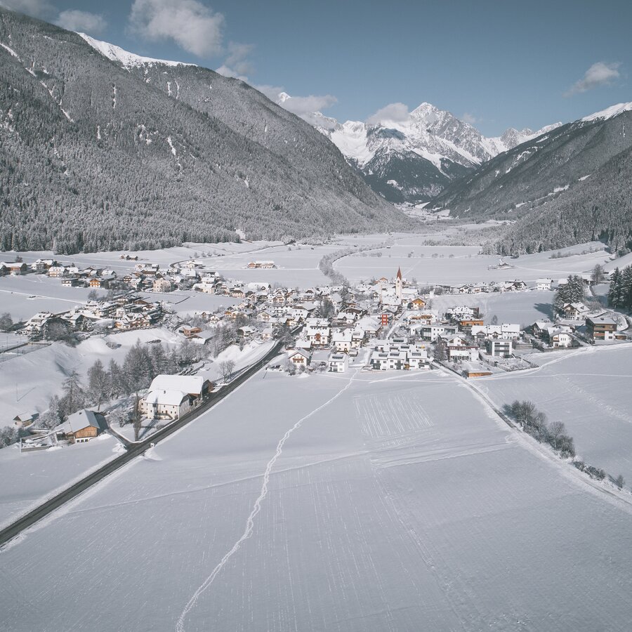 Paese, inverno, neve, vista sulla valle | © Kottersteger Manuel