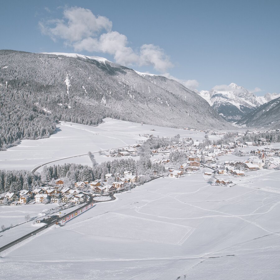 Paese, inverno, neve, vista sulla valle | © Kottersteger Manuel
