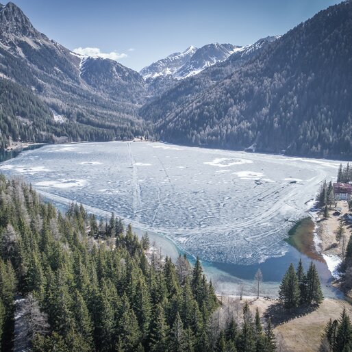 Frozen lake, mountain scenery | © Kottersteger Manuel - TV Antholzertal