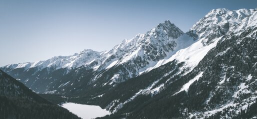 Neve, vista sul lago, foresta | © Kottersteger Manuel - TV Antholzertal
