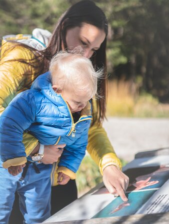 Nature trail around the lake, family | © Notdurfter Anna