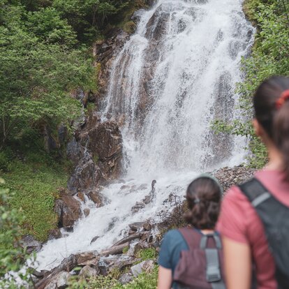 Waterfall, hikers | © Notdurfter Anna - TV Antholzertal