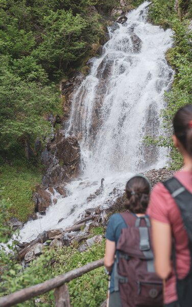 Waterfall, hikers | © Notdurfter Anna - TV Antholzertal