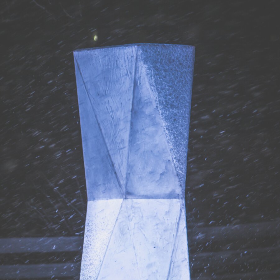 Skulptur zur Darstellung Gletscherschwund, Nacht | © Kottersteger Manuel
