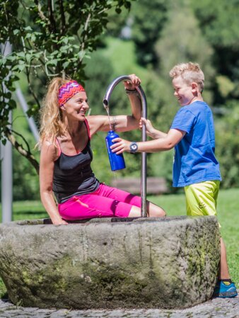 Water fountain, hikers drinking water | © Wisthaler Harald