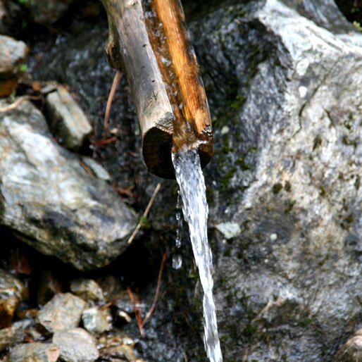 Fountain at the nature trail of the lake circuit | © Schuster Barbara